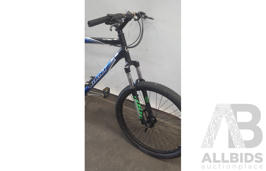 Giant Boulder 25 Inch Front Suspension Mountain Bike