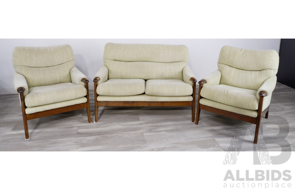 Vintage Chiswell Three Piece Fabric - Lot 1458481 | ALLBIDS