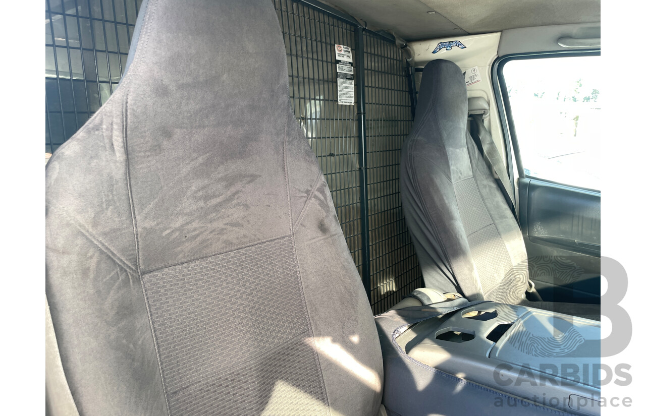 12/2006 Toyota Hiace LWB TRH201R MY07 4d Van White 2.7L