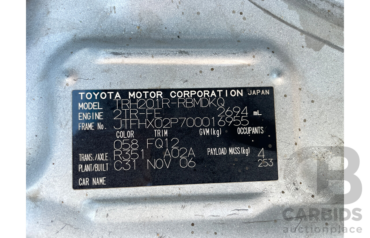 12/2006 Toyota Hiace LWB TRH201R MY07 4d Van White 2.7L