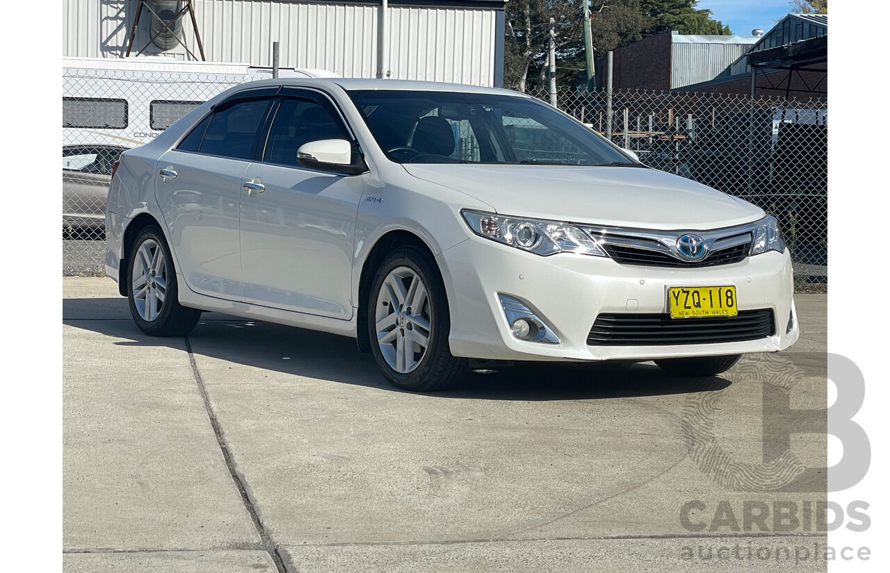 12/2013 Toyota Camry Hybrid HL AVV50R 4d Sedan White 2.5L