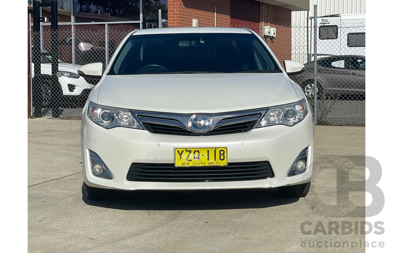 12/2013 Toyota Camry Hybrid HL AVV50R 4d Sedan White 2.5L