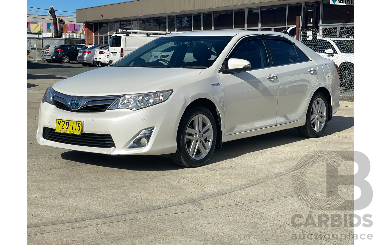 12/2013 Toyota Camry Hybrid HL AVV50R 4d Sedan White 2.5L