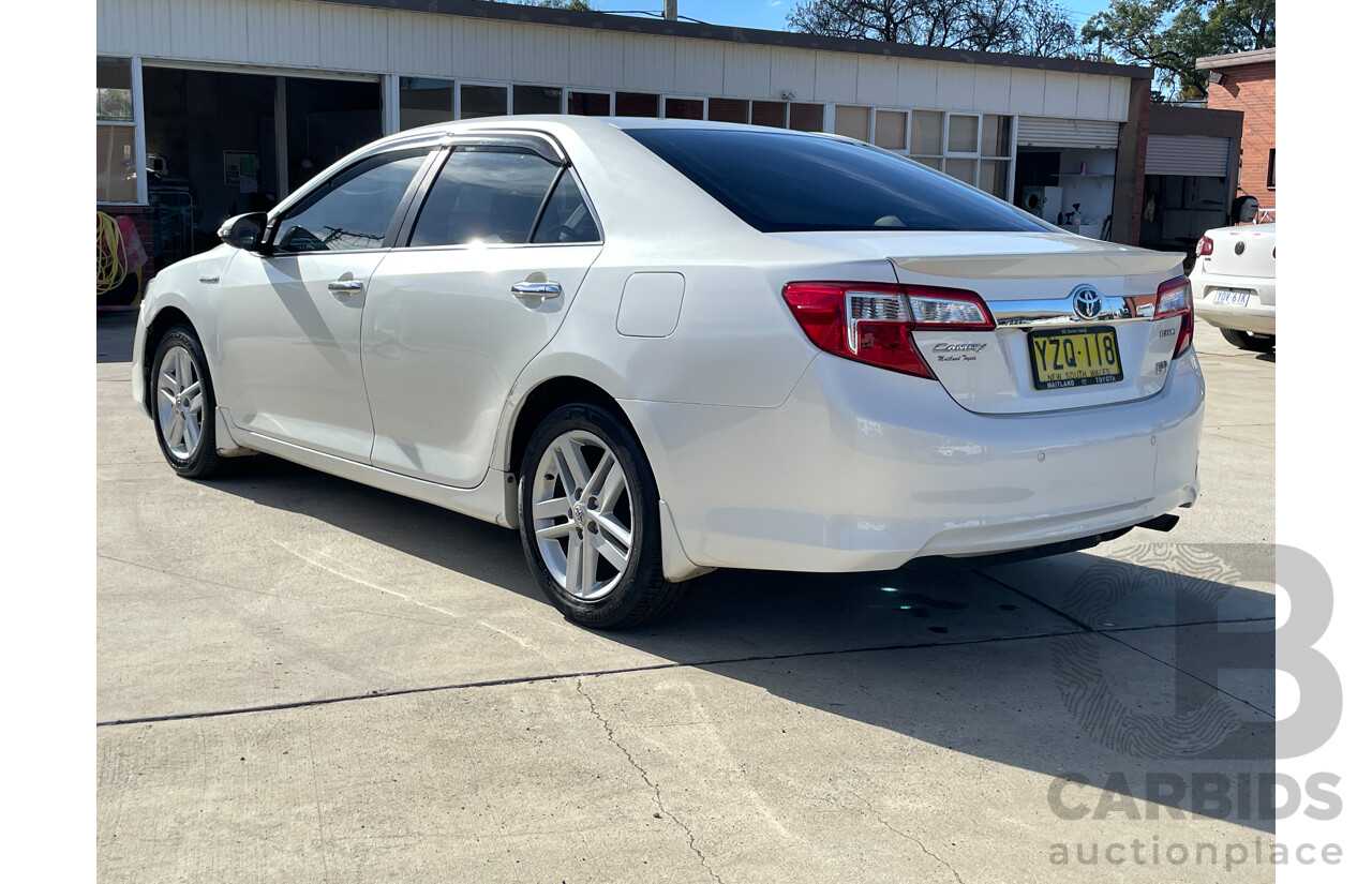 12/2013 Toyota Camry Hybrid HL AVV50R 4d Sedan White 2.5L
