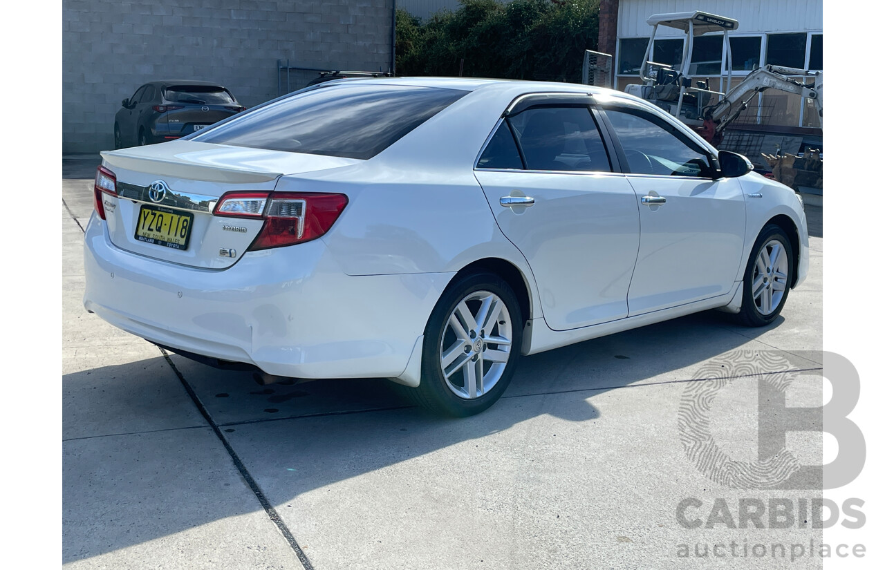 12/2013 Toyota Camry Hybrid HL AVV50R 4d Sedan White 2.5L