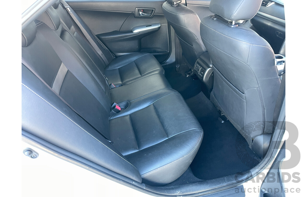 12/2013 Toyota Camry Hybrid HL AVV50R 4d Sedan White 2.5L