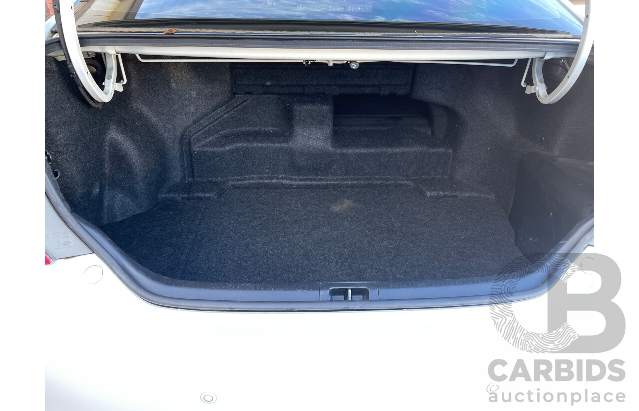 12/2013 Toyota Camry Hybrid HL AVV50R 4d Sedan White 2.5L