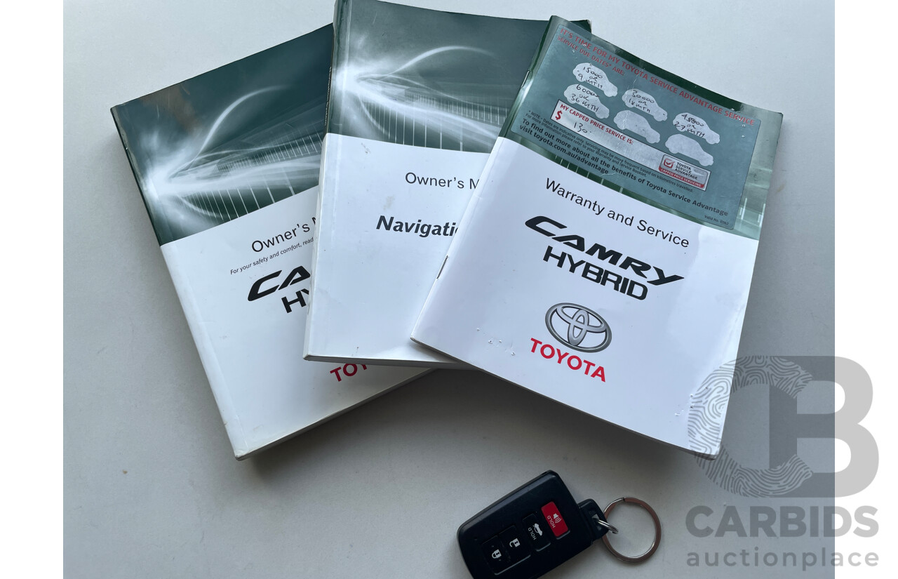 12/2013 Toyota Camry Hybrid HL AVV50R 4d Sedan White 2.5L