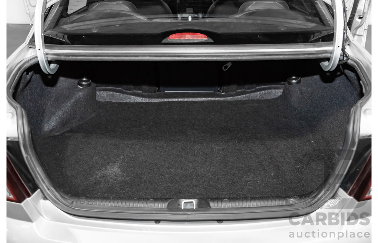 4/2004 Holden Calais VYII 4d Sedan Silver 5.7L V8