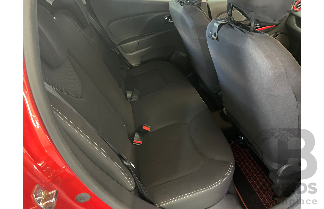 10/2014 Renault Clio  X98 5d Hatchback Red 1.2L