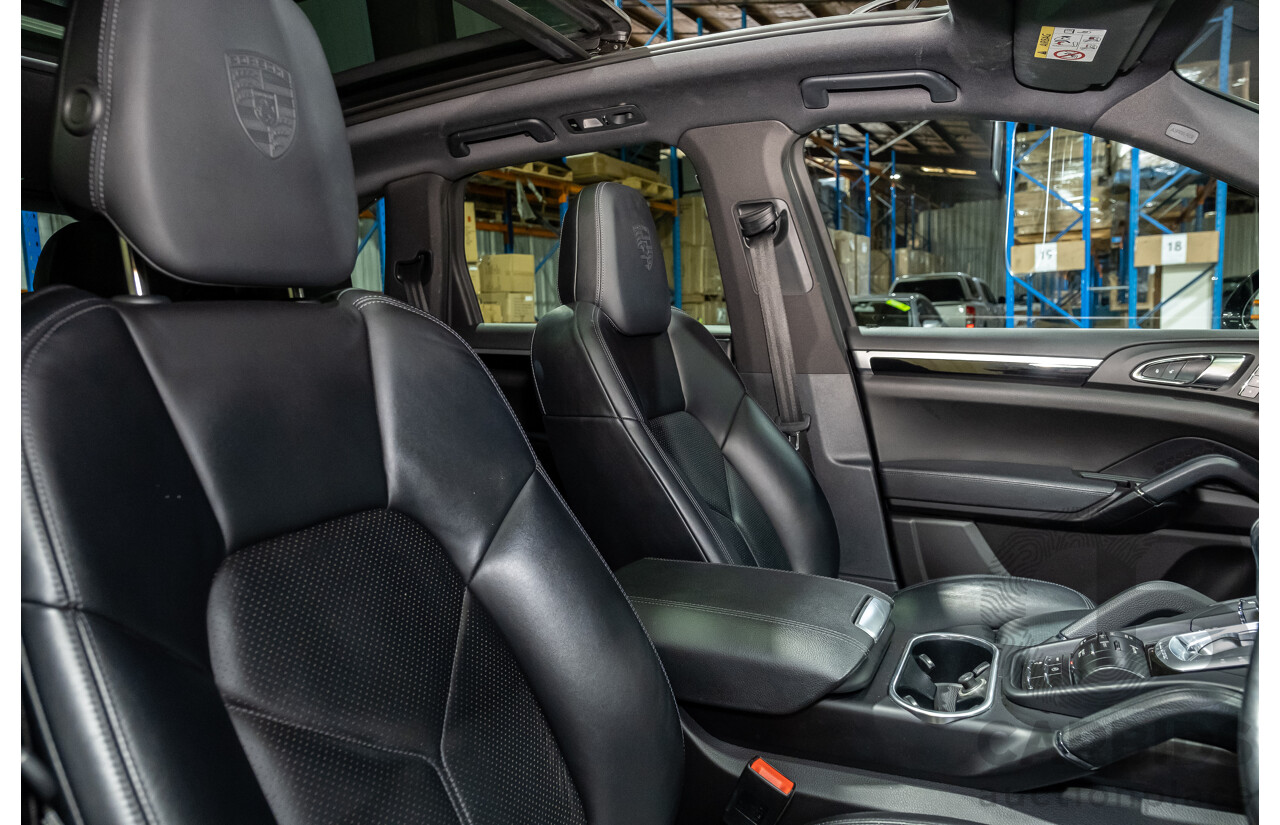 10/2016 Porsche Cayenne Diesel Platinum Edition SERIES 2 4d Wagon Black Turbo Diesel V6 3.0L