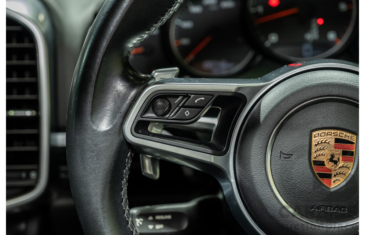 10/2016 Porsche Cayenne Diesel Platinum Edition SERIES 2 4d Wagon Black Turbo Diesel V6 3.0L