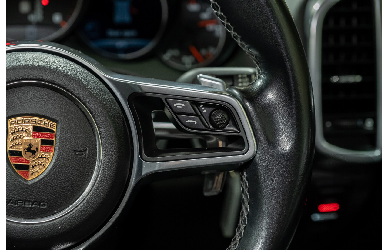 10/2016 Porsche Cayenne Diesel Platinum Edition SERIES 2 4d Wagon Black Turbo Diesel V6 3.0L