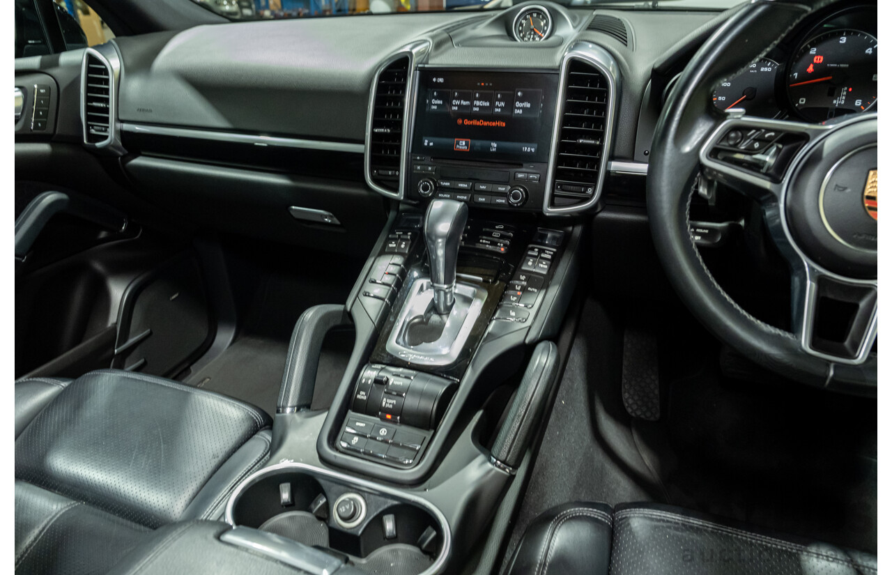 10/2016 Porsche Cayenne Diesel Platinum Edition SERIES 2 4d Wagon Black Turbo Diesel V6 3.0L