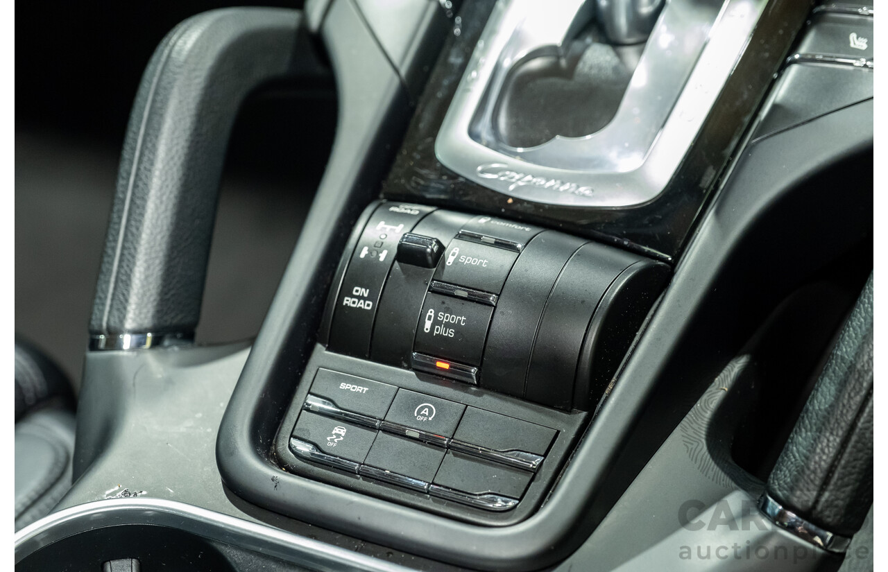 10/2016 Porsche Cayenne Diesel Platinum Edition SERIES 2 4d Wagon Black Turbo Diesel V6 3.0L