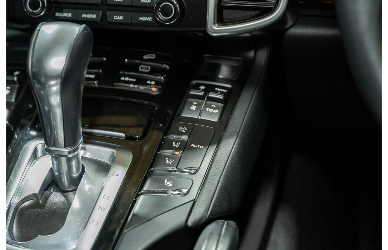 10/2016 Porsche Cayenne Diesel Platinum Edition SERIES 2 4d Wagon Black Turbo Diesel V6 3.0L