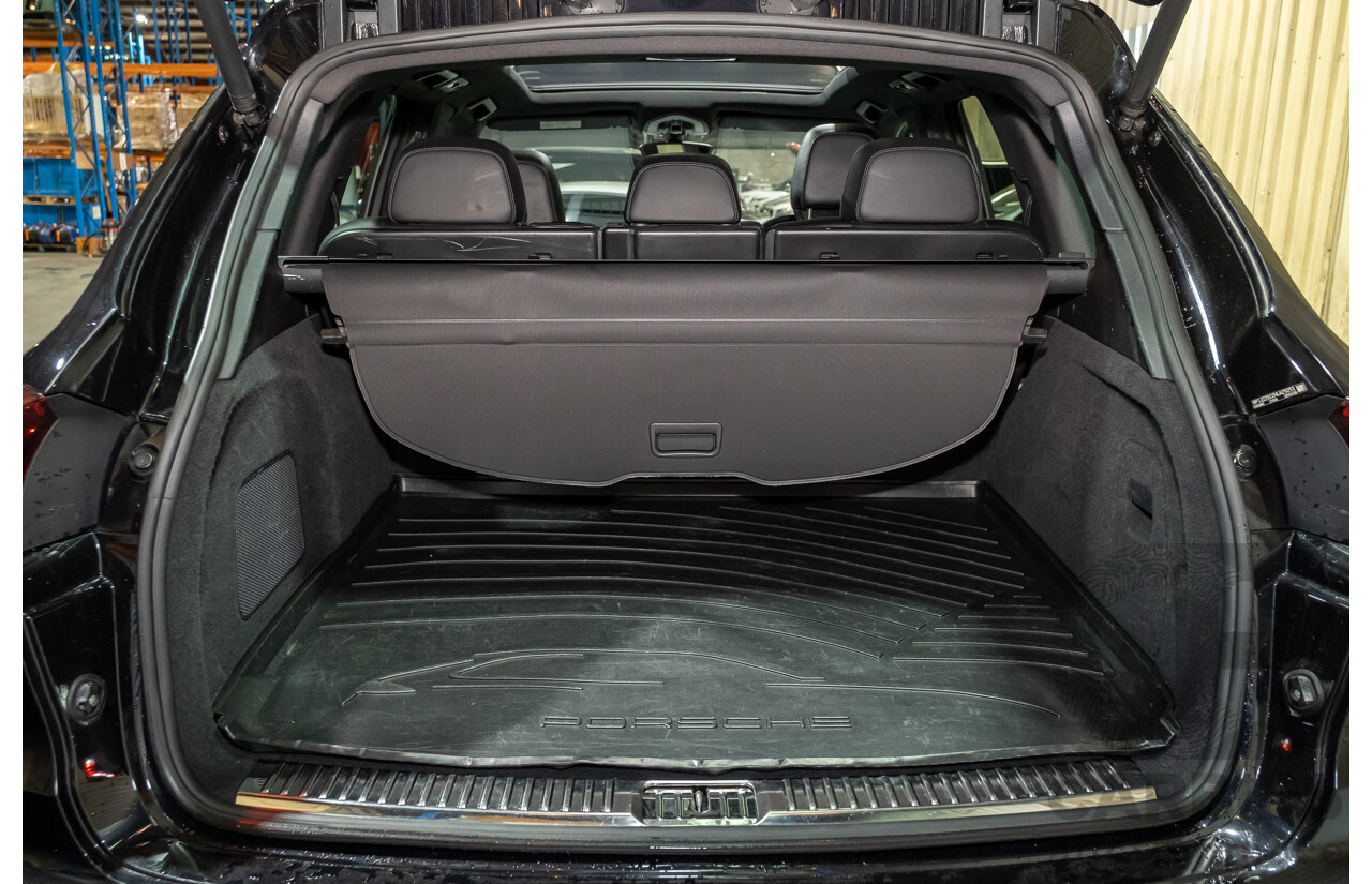 10/2016 Porsche Cayenne Diesel Platinum Edition SERIES 2 4d Wagon Black Turbo Diesel V6 3.0L