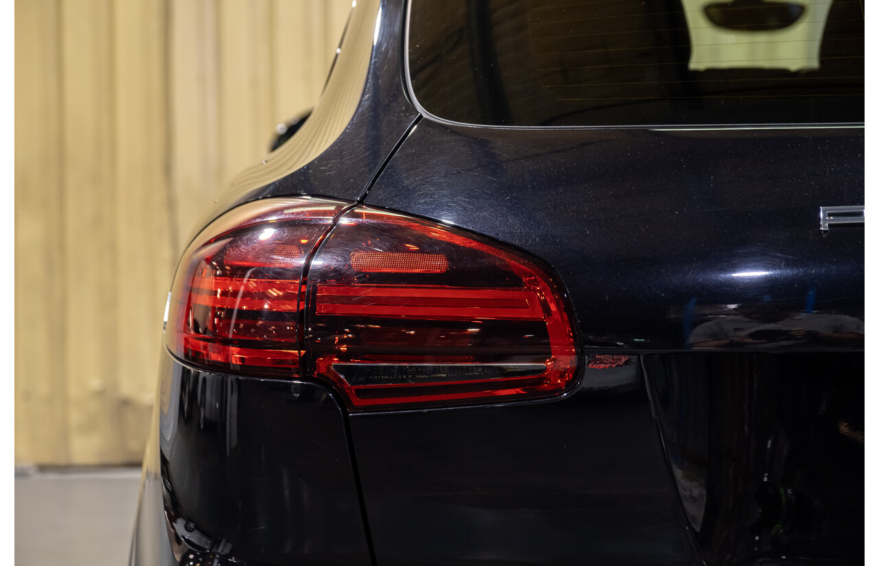 10/2016 Porsche Cayenne Diesel Platinum Edition SERIES 2 4d Wagon Black Turbo Diesel V6 3.0L