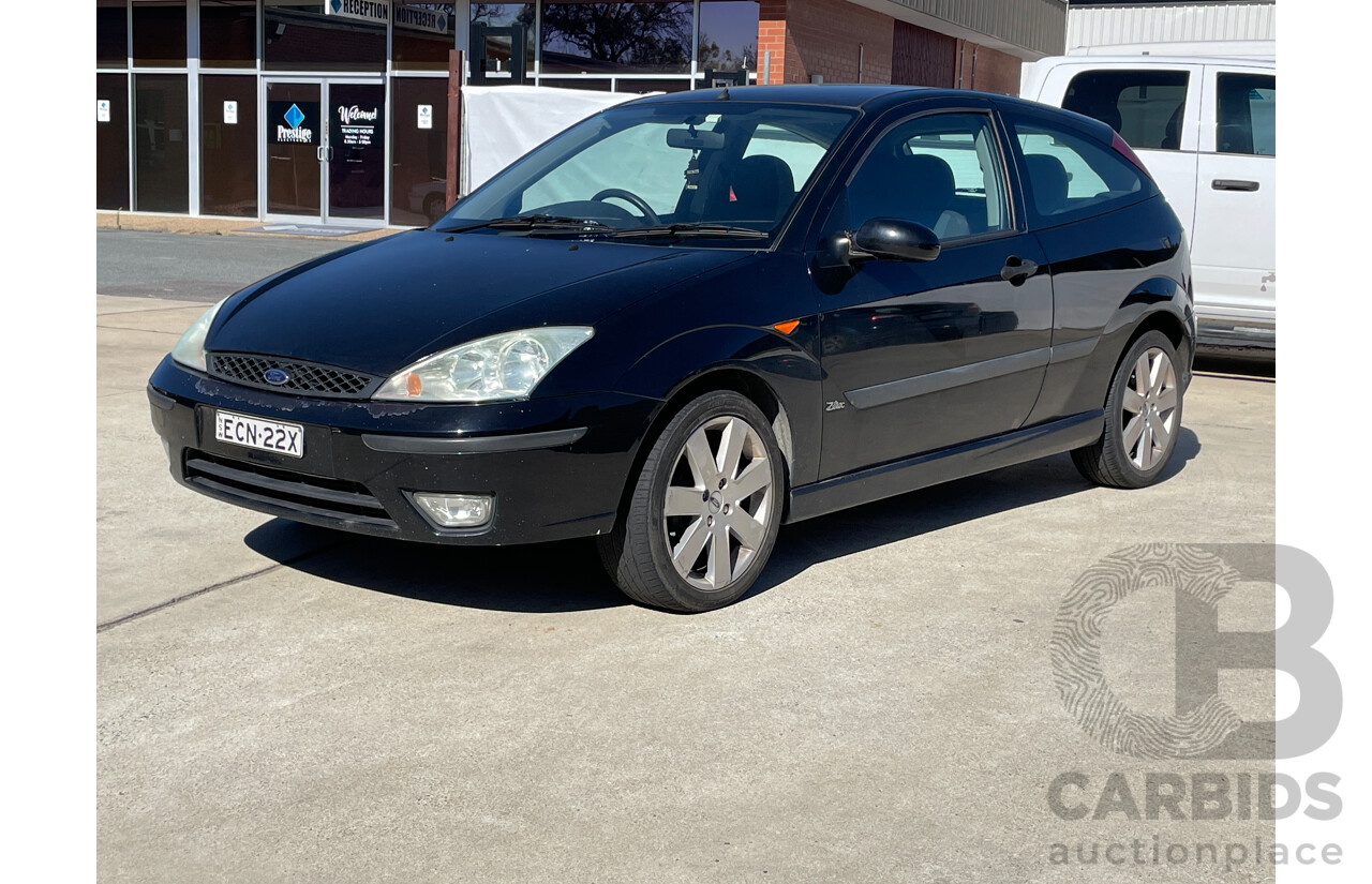 12/2002 Ford Focus Zetec LR 3d Hatchback Black 2.0L