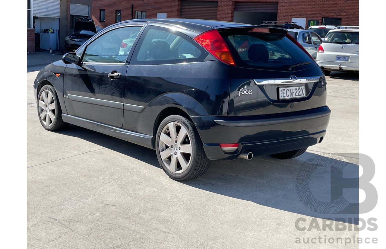 12/2002 Ford Focus Zetec LR 3d Hatchback Black 2.0L
