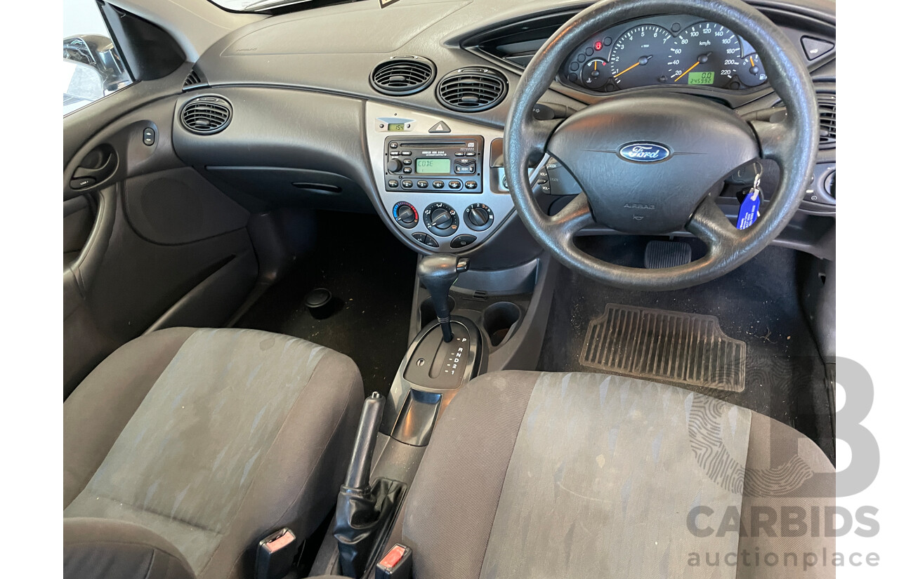 12/2002 Ford Focus Zetec LR 3d Hatchback Black 2.0L