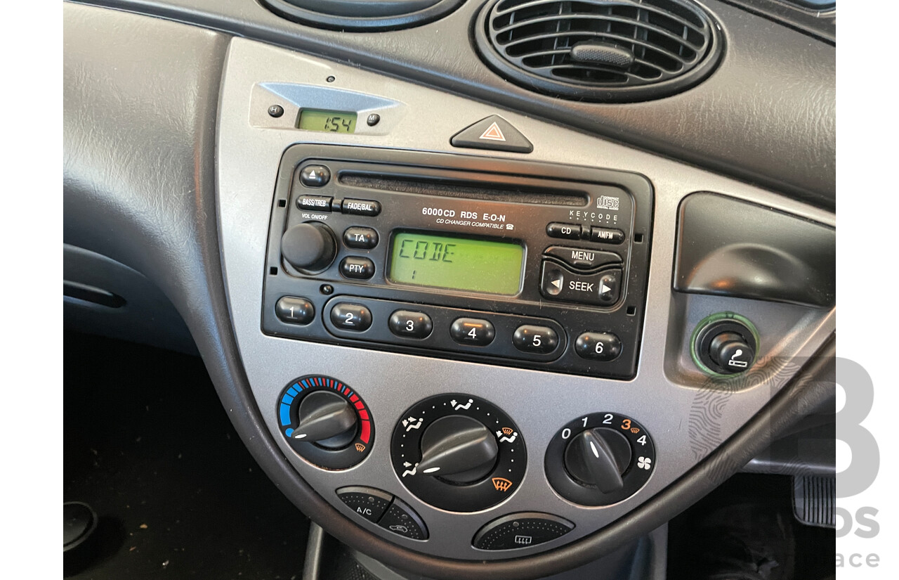 12/2002 Ford Focus Zetec LR 3d Hatchback Black 2.0L