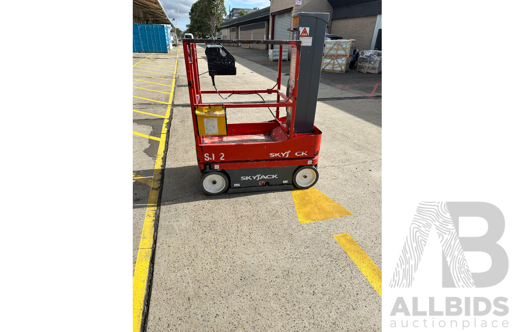 2020 SKYJACK SJ 12 E    (Scissor Lift)