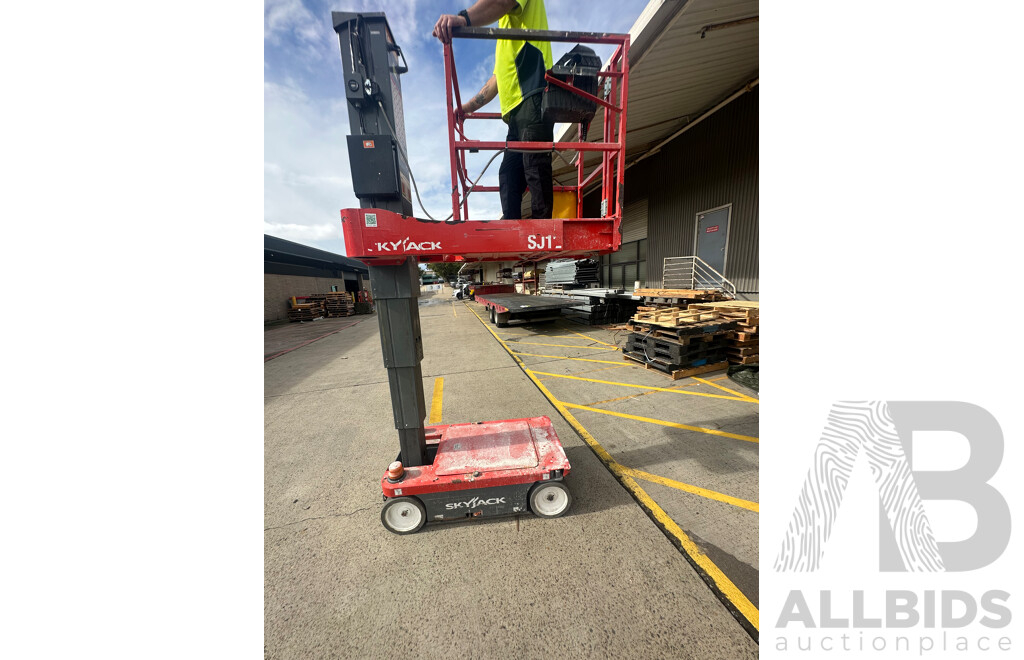 2020 SKYJACK SJ 12 E    (Scissor Lift)