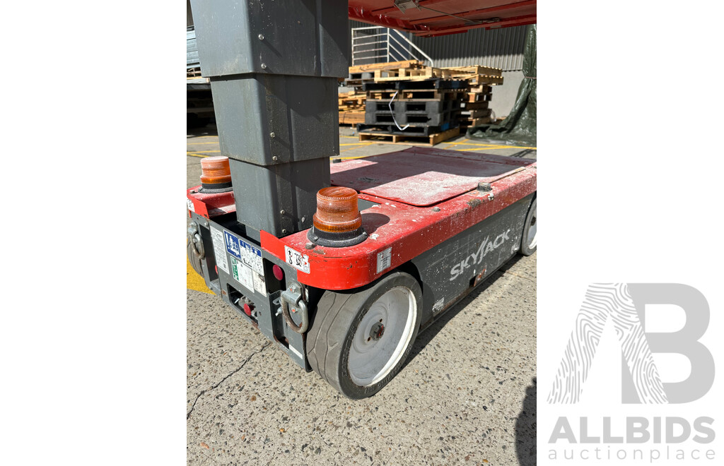 2020 SKYJACK SJ 12 E    (Scissor Lift)