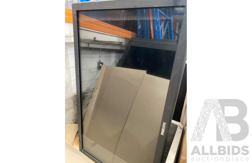 Assorted Lot of Large Displays - Lot 1543617 | ALLBIDS