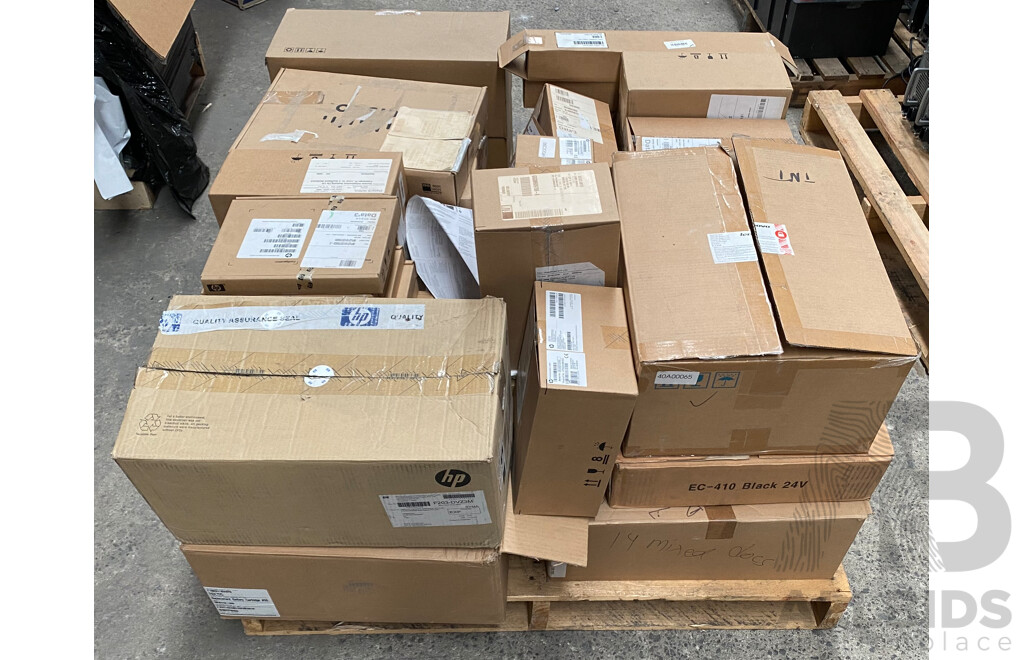 Pallet Lot of Assorted Video Cables/Docking Stations/Laptop Accessories