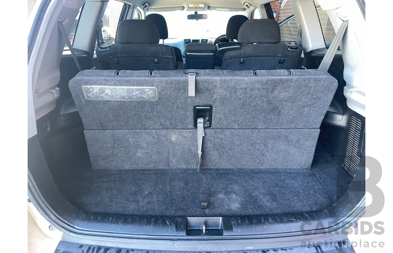 10/2009 Toyota Kluger KX-R (4x4) 7 SEAT GSU45R 4d Wagon Gold 3.5L