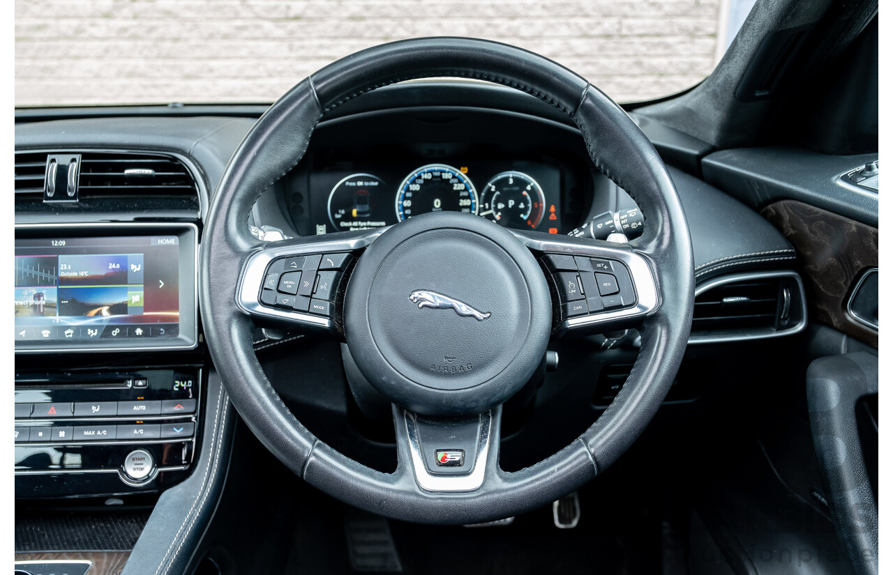 3/2017 Jaguar F-Pace 30d S (AWD) X761 4d Wagon Ultimate Black Turbo Diesel V6 3.0L