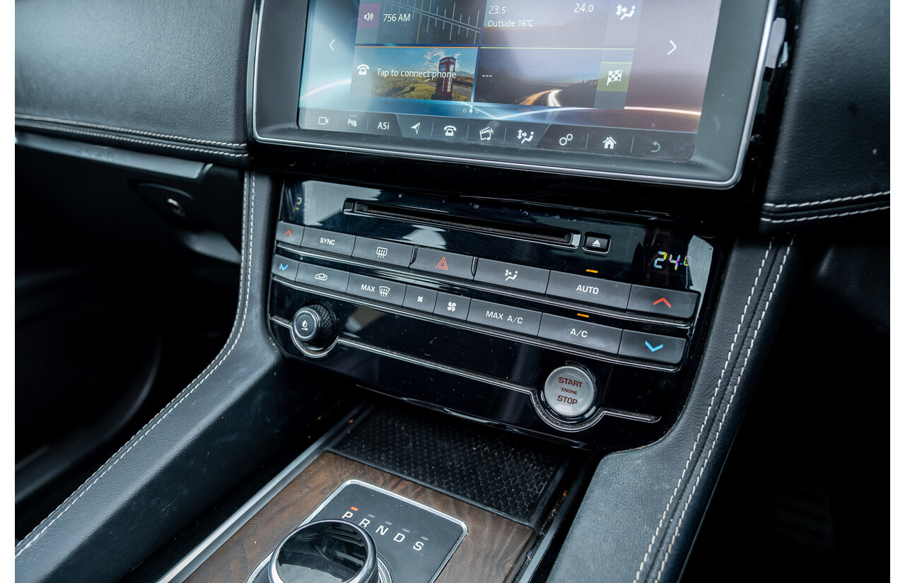 3/2017 Jaguar F-Pace 30d S (AWD) X761 4d Wagon Ultimate Black Turbo Diesel V6 3.0L