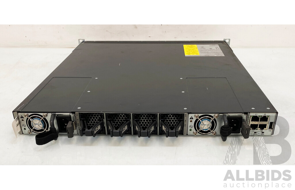 Cisco (UCS-FI-6454) Fabric Interconnect 54-Port Swtich