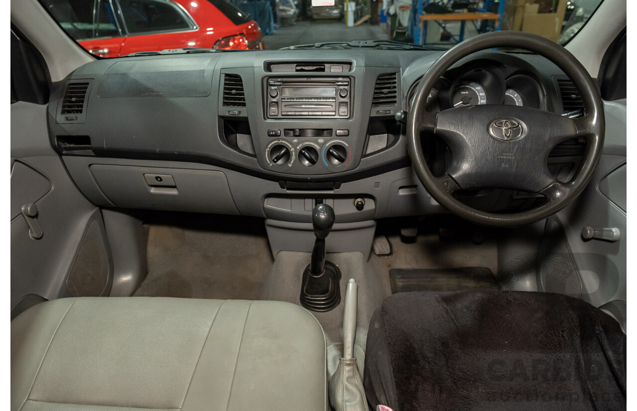 3/2005 Toyota Hilux  RZN149R Dual Cab P/Up Workmate White 2.7L