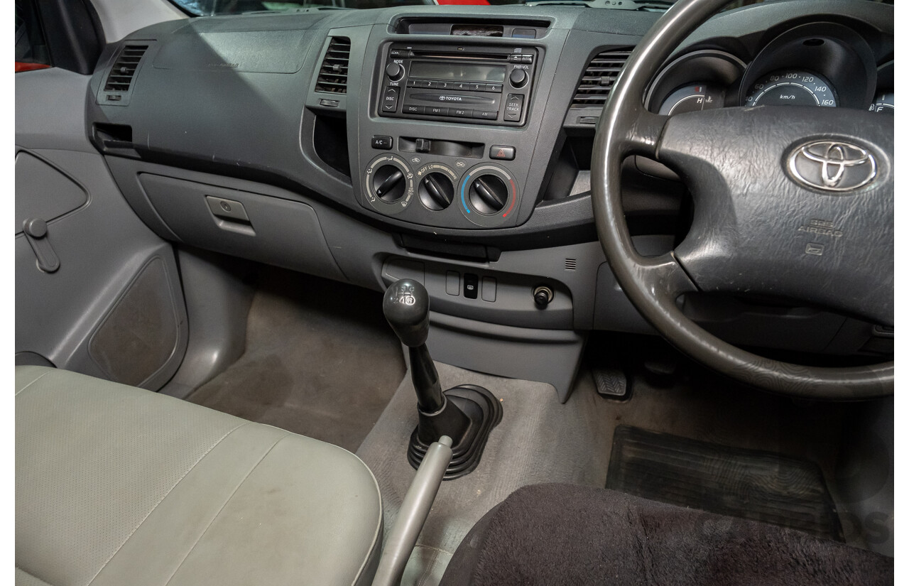 3/2005 Toyota Hilux  RZN149R Dual Cab P/Up Workmate White 2.7L