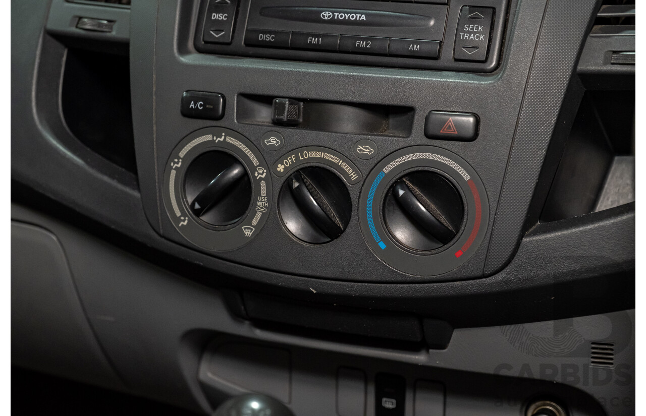 3/2005 Toyota Hilux  RZN149R Dual Cab P/Up Workmate White 2.7L