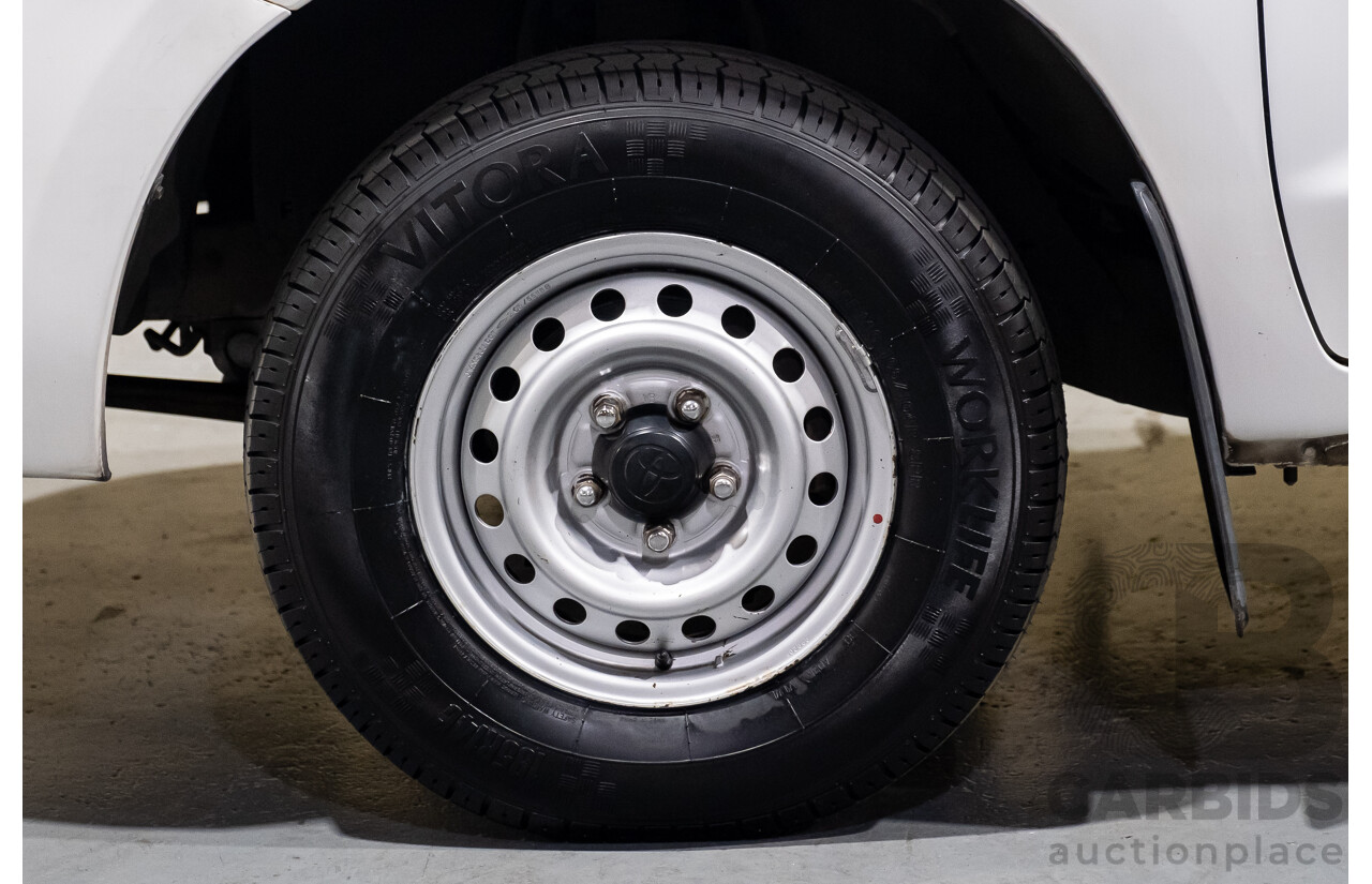 3/2005 Toyota Hilux  RZN149R Dual Cab P/Up Workmate White 2.7L