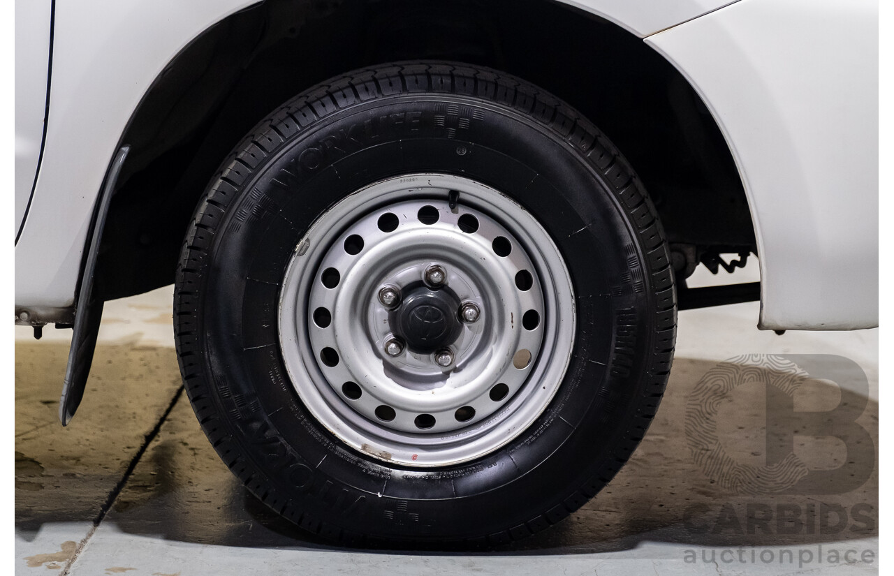 3/2005 Toyota Hilux  RZN149R Dual Cab P/Up Workmate White 2.7L