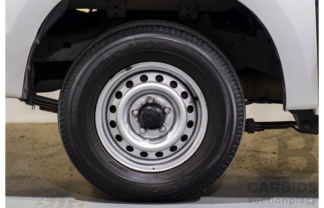 3/2005 Toyota Hilux  RZN149R Dual Cab P/Up Workmate White 2.7L