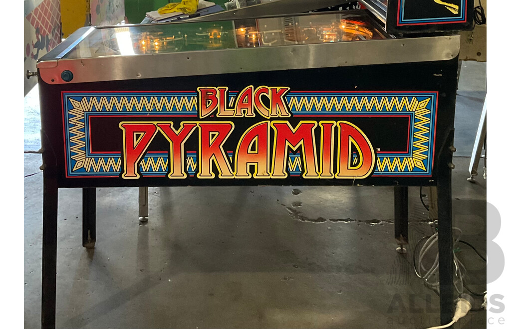 BLACK PYRAMID (BALLY) Pinball Machine