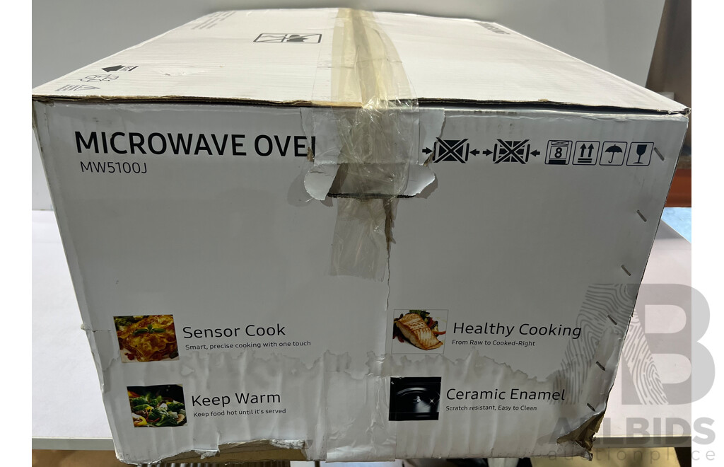 Samsung (MW5100J) Microwave Oven - ORP $299.00