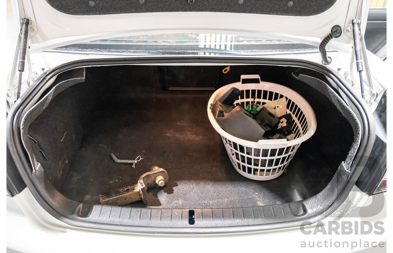 4/2007 Holden Calais V VE 4d Sedan White V6 3.6L