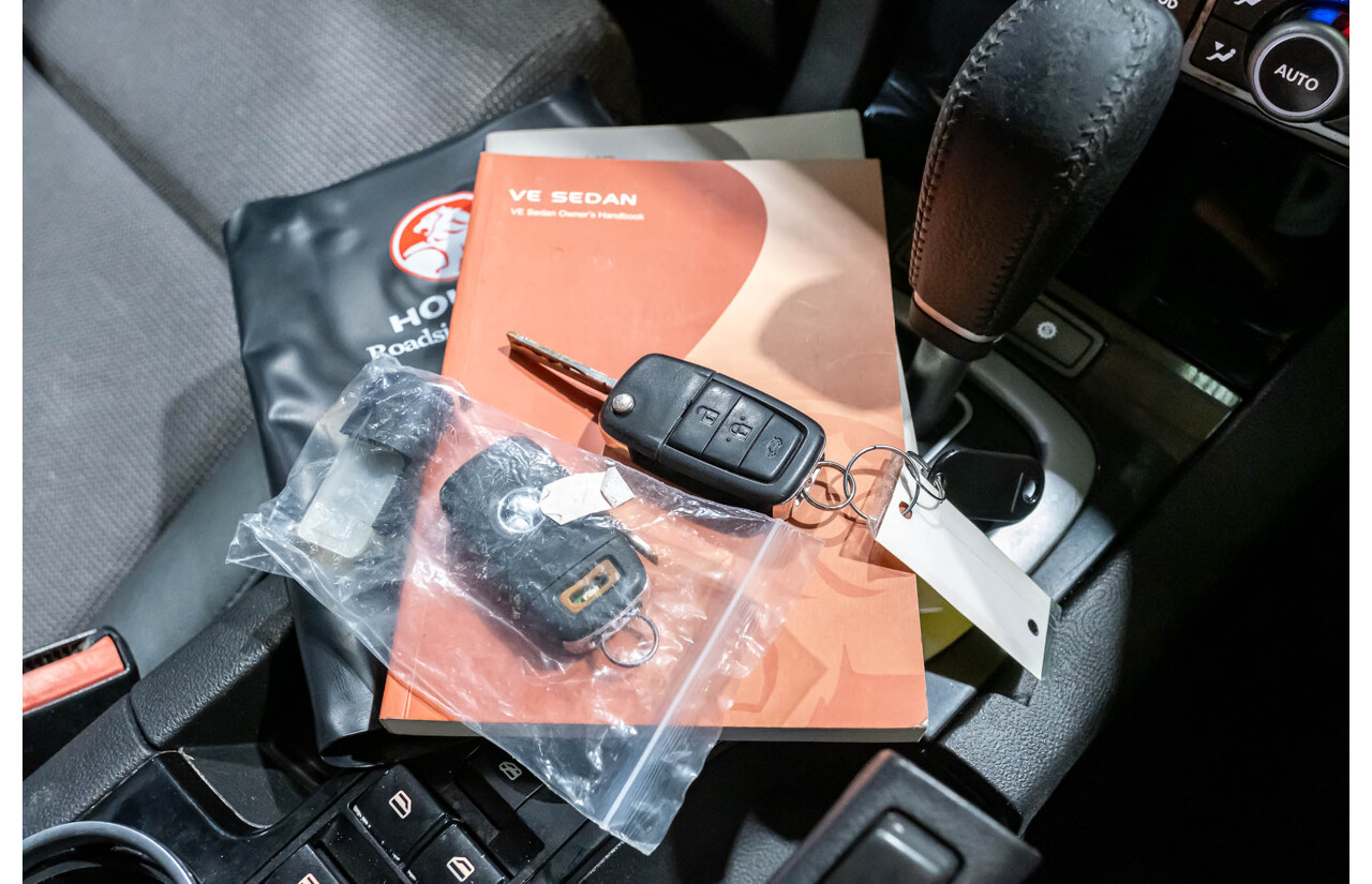 4/2007 Holden Calais V VE 4d Sedan White V6 3.6L