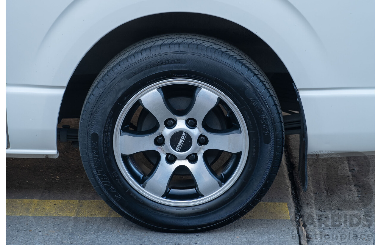 10/2009 Toyota Hiace LWB TRH201R MY07 Upgrade 4d Van White 2.7L