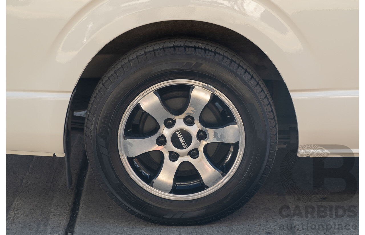 10/2009 Toyota Hiace LWB TRH201R MY07 Upgrade 4d Van White 2.7L