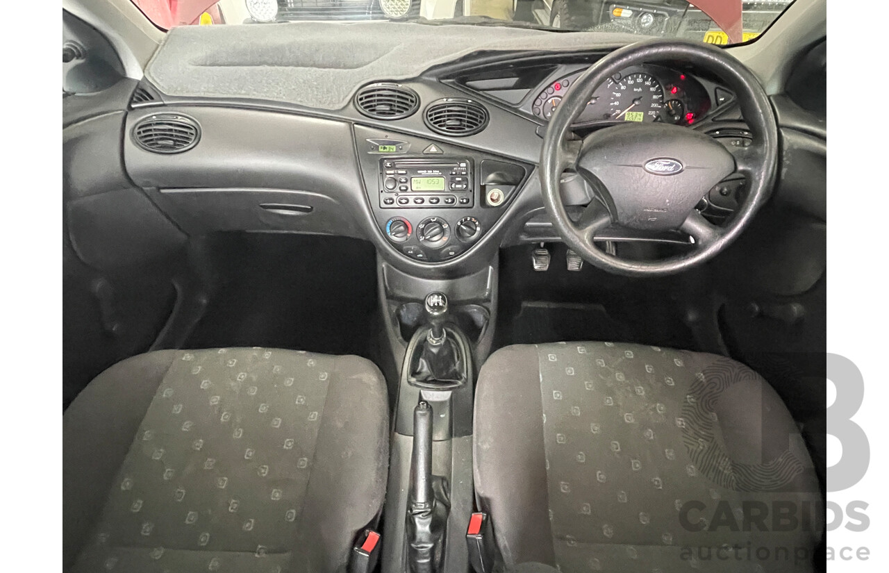 10/2004 Ford Focus CL LR 4d Sedan Red 1.8L