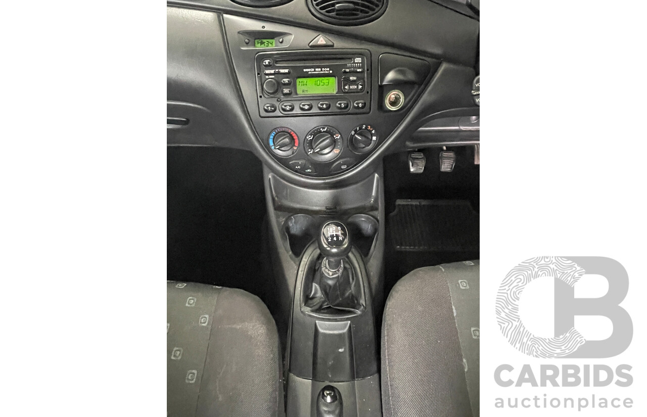 10/2004 Ford Focus CL LR 4d Sedan Red 1.8L