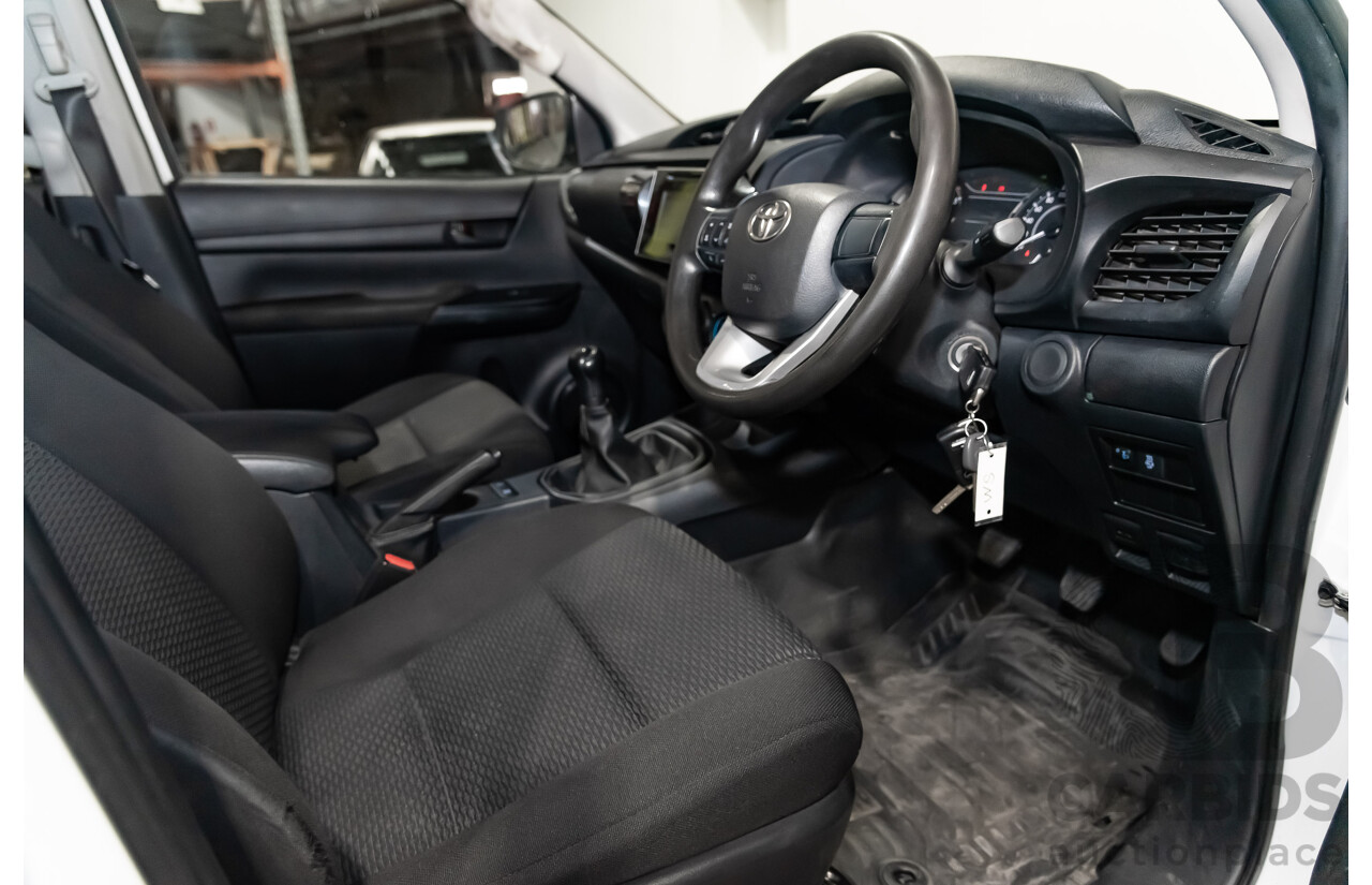 3/2017 Toyota Hilux Workmate (4x4) GUN125R Dual Cab Utility White 2.4L Turbo Diesel